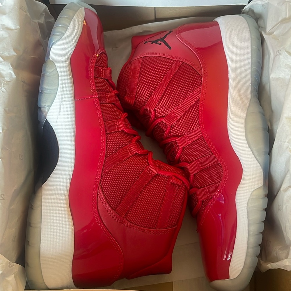 GYM RED JORDAN 11